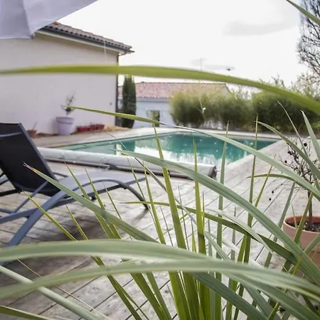 Grande Avec Vue Et Piscine