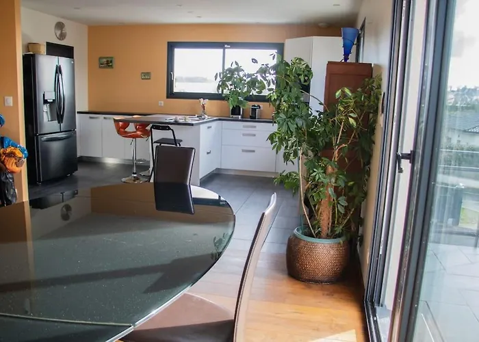 Villa Grande Avec Vue Et Piscine *