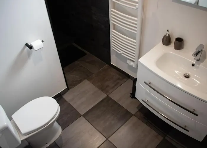 Villa Grande Avec Vue Et Piscine *