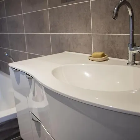 Grande Avec Vue Et Piscine *