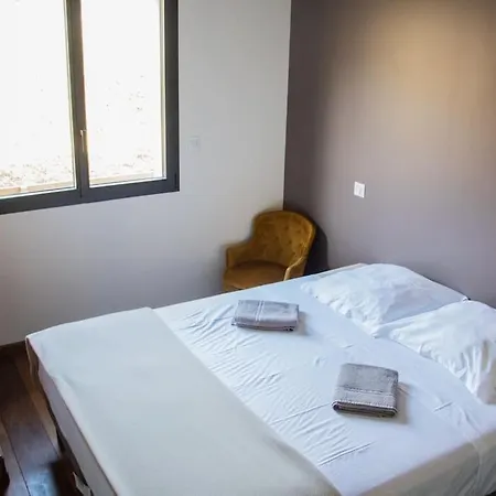 Grande Avec Vue Et Piscine *