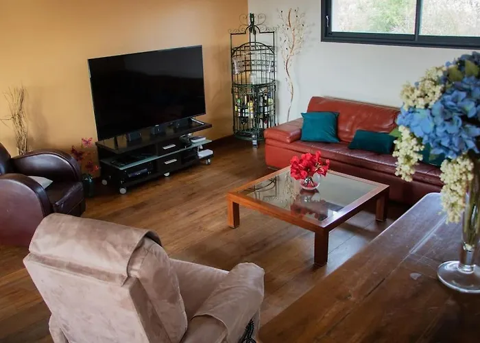 Villa Grande Avec Vue Et Piscine *