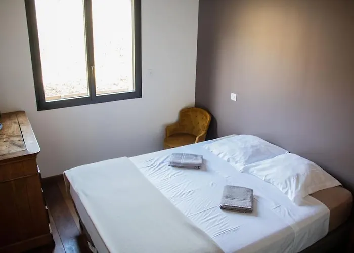 Grande Avec Vue Et Piscine *